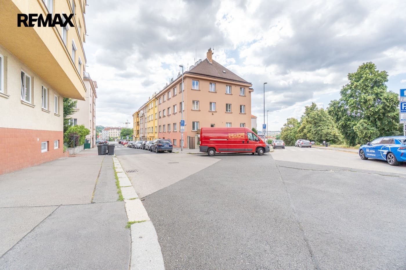 Prodej parkovacího místa 12 m²