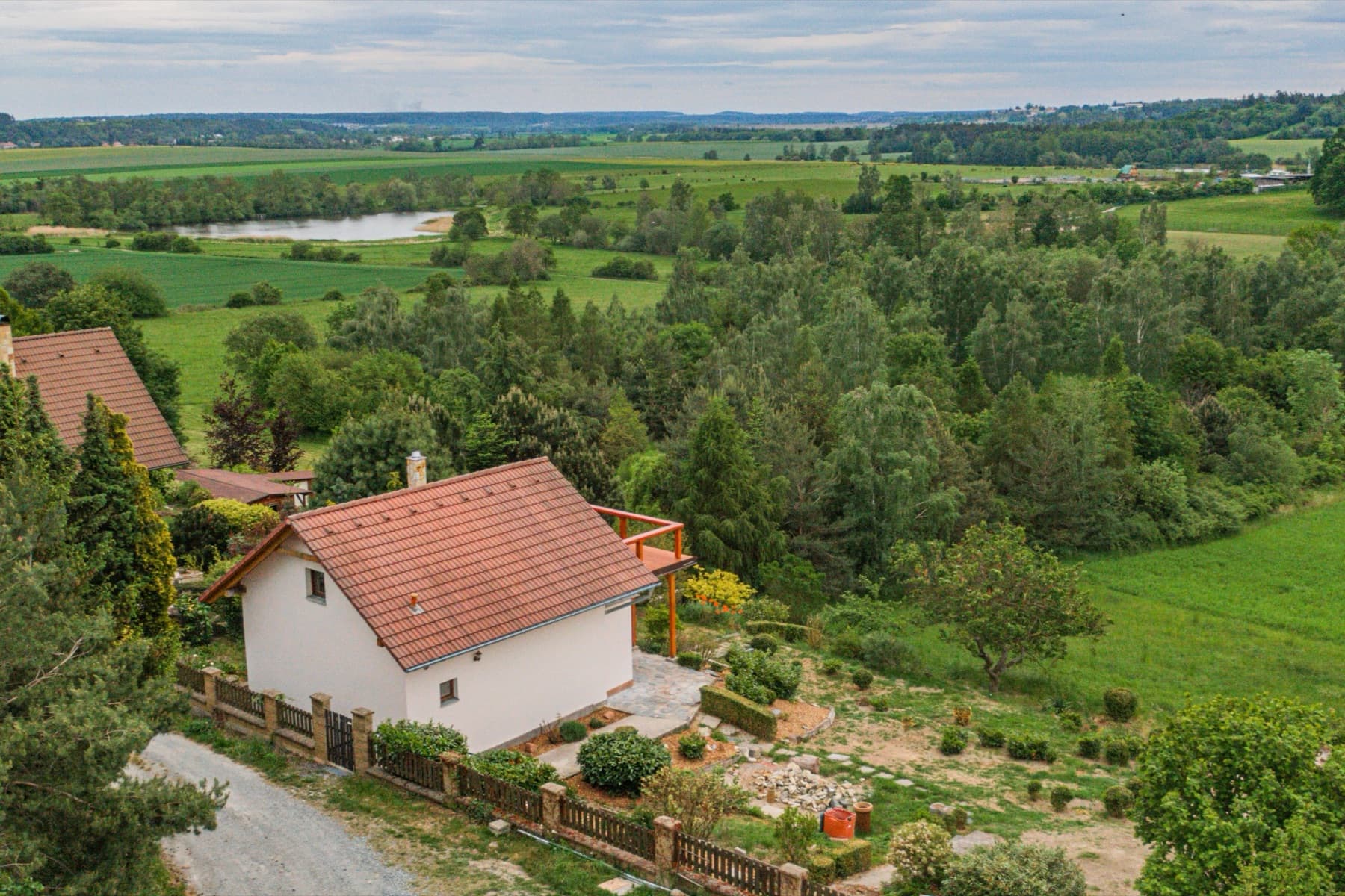 Rodinný dům před rekonstrukcí – letecký snímek